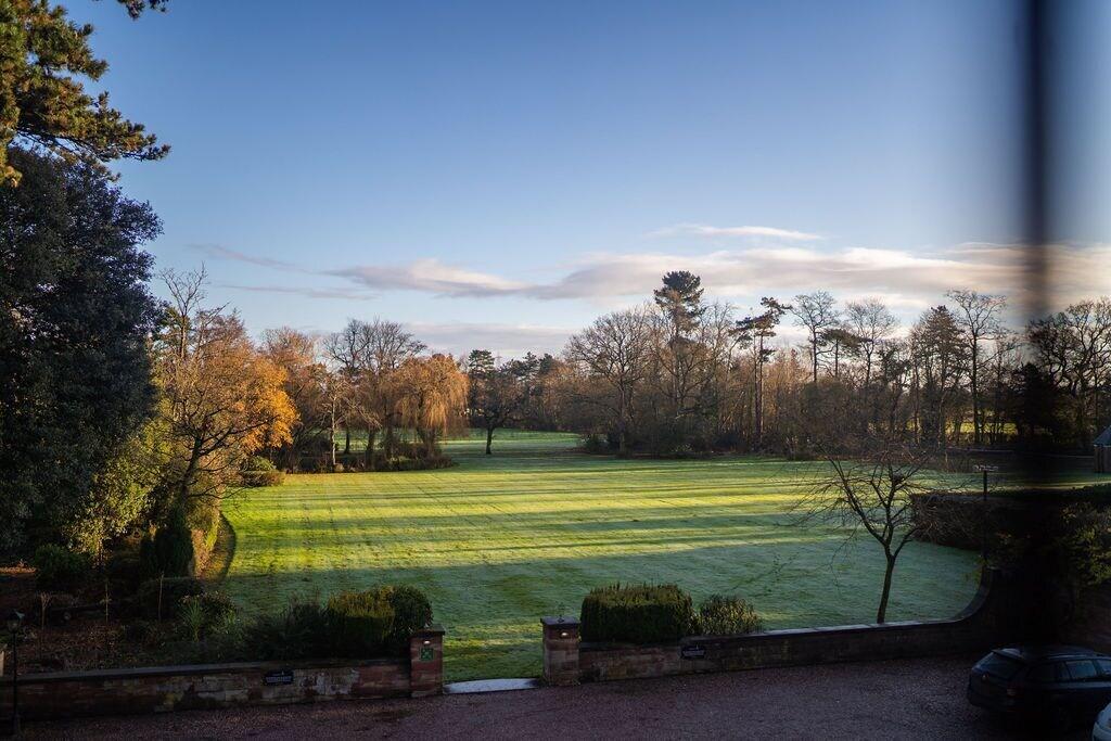 Inglewood Manor Hotel Ledsham  Exterior photo