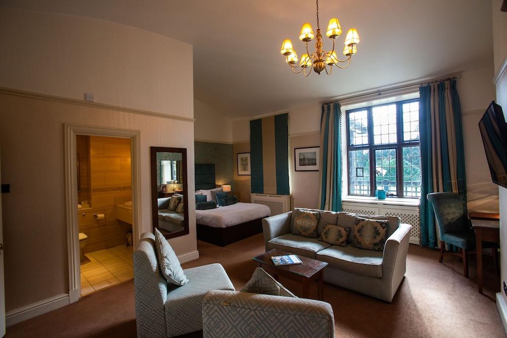 Inglewood Manor Hotel Ledsham  Exterior photo