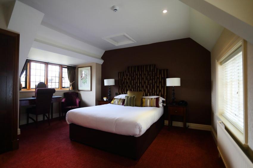 Inglewood Manor Hotel Ledsham  Exterior photo