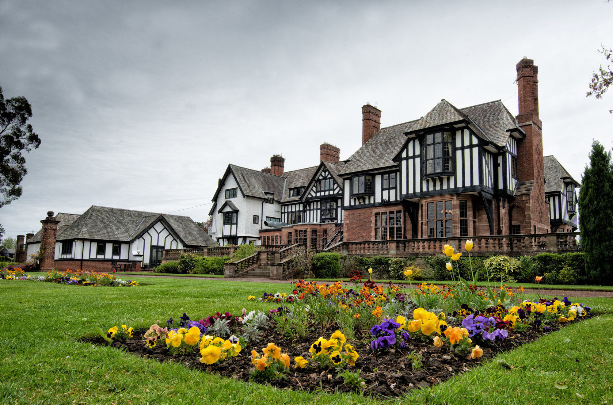 Inglewood Manor Hotel Ledsham  Exterior photo